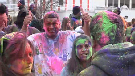 Renklerin festivali olan Holi Festivali kutlandı