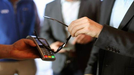 Visadan müthiş çözüm: Güneş gözlüğü ile ödeme dönemi