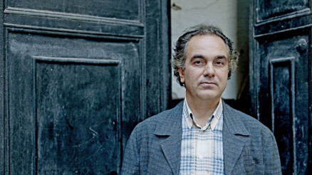 Hazzopulo köpeği Eylem ve duvara asılı tırnak makası