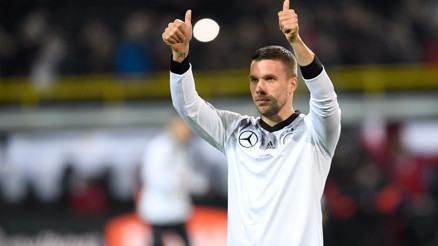 Poldi sert vurur ve yine Almanya kazanır