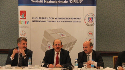 Dahi çocuklar için ayrı okul teklifi Dahi çocuklar için ayrı okul teklifi
