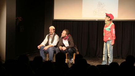 Semt pazarındaki kadınlar tiyatroda buluştu