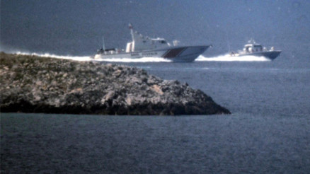 Kardak’ta Türk ve Yunan botları arasında kovalamaca Kardak’ta Türk ve Yunan botları arasında kovalamaca
