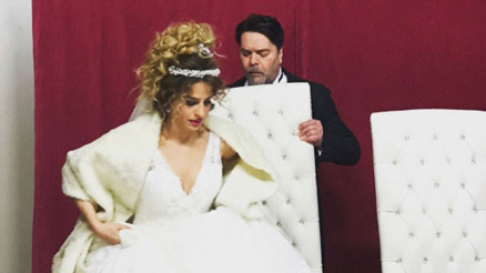 Büşra Pekin ve Beyaz nikah masasında Büşra Pekin ve Beyaz nikah masasında
