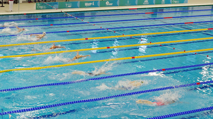 Kız yüzme takımı şampiyon oldu