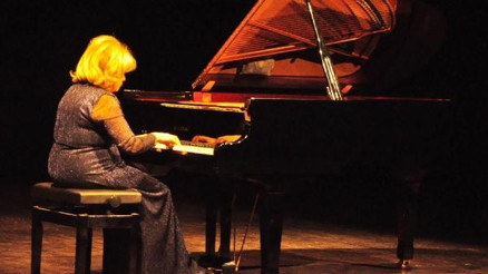 İdil Biret, Çerkezköyde ayakta alkışlandı