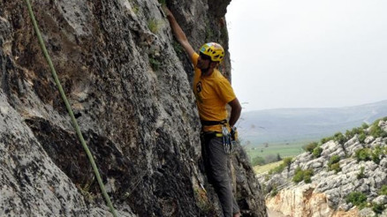 Milli dağcı, doğa tahribatı için tırmandı