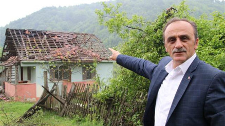 Hortum bir köyü yerle bir etti