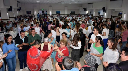 Marmariste engelli gençlere asker kınası yakıldı