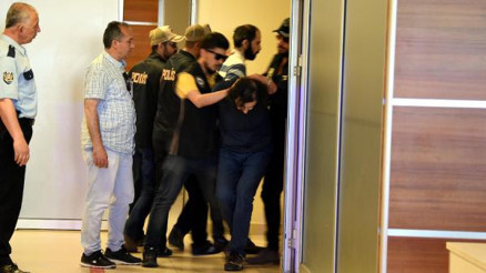 Darbe girişimine katıldıkları belirlenen 3 SAT komandosu Edirnede yakalandı (2)