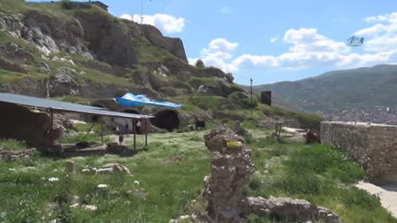 Dracula’nın esir tutulduğu kaledeki gizli geçitte 140 metre derinliğe ulaşıldı Dracula’nın esir tutulduğu kaledeki gizli geçitte 140 metre derinliğe ulaşıldı