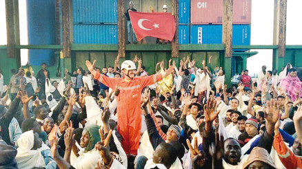 Kahraman geminin güvertesindeydik Kahraman geminin güvertesindeydik