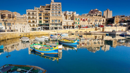 Lacivert Akdeniz’deki sarı ada