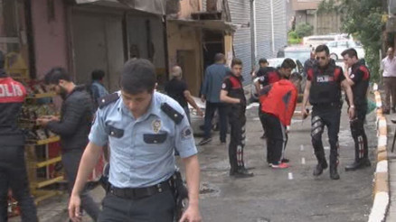 Beyoğlunda oto tamirhanesine silah saldırı: 3 yaralı