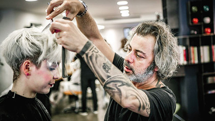 Sokak çocukluğundan Bebek’in star’lığına... Kuaför Yıldırım Özdemir’in ilham veren hikâyesi