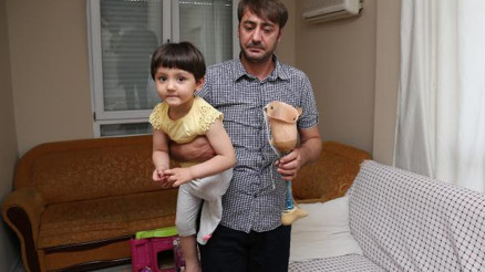 Protez bacaklı Özge yürümeyi öğrendi, sıra yüzmede