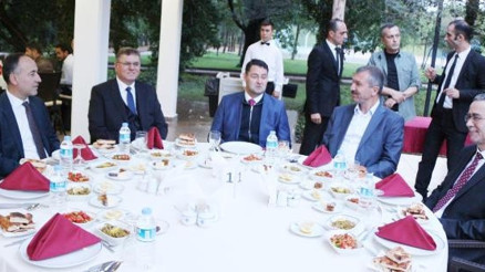 MKE Kurumunda iftar yemeği