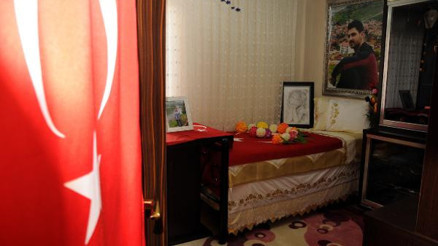 Şehit oğullarının odasını müzeye çevirdiler