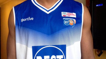 İzmir Petkimspor Kelleyi aldı