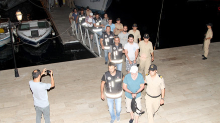 Firari FETÖ’cüler Yunanistan’a kaçmaya çalışırken kıskıvrak yakalandı Firari FETÖ’cüler Yunanistan’a kaçmaya çalışırken kıskıvrak yakalandı