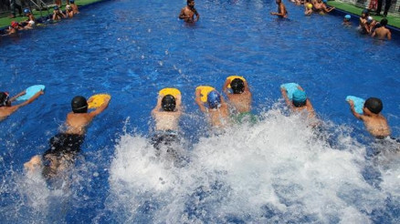 Küçükçekmecede 20 bin çocuk yüzme öğrendi