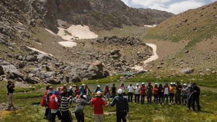 Hakkariye gelen 20 üniversiteli Berçelan Yaylasını gezdi