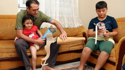 Özge, yürümeyi öğrendiği düzenekle koşmayı da öğrenecek