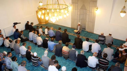 Samanlık ve ahır olarak kullanılan cami ibadete açıldı