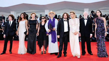 Festival kırmızı halı geçişiyle başladı