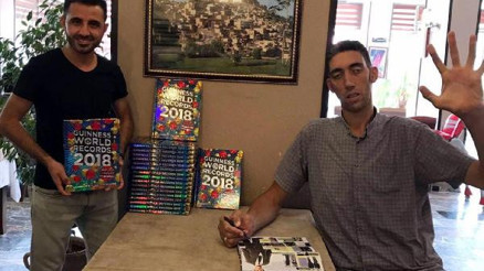 Mardinli Sultan Kösen, 2018 Guinness Rekorlar Kitabında kendisine ayrılan bölümü inceledi