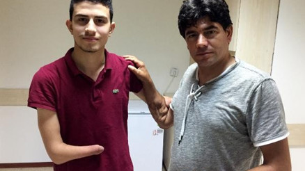 İlk çift kol nakilliden, çift kol nakli adayına moral