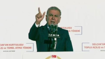 Aziz Kocaoğlu tepki gösterip töreni terk etti...
