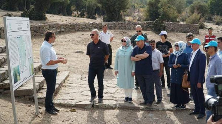 Manisa protokolü, Aigai kentini ziyaret etti