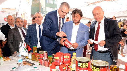 Karacabey’de Domates Festivali renkli görüntülere sahne oldu