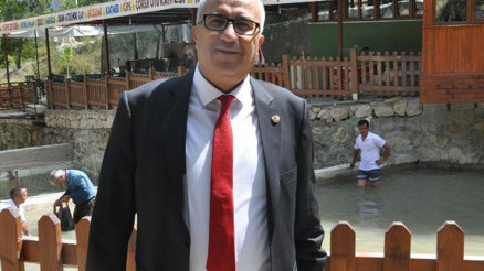 Çıplak elle balık avı yarışı