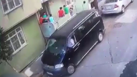 İstanbulda güpegündüz çocuk kaçırma girişimi