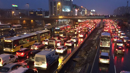 İstanbulda akşam trafiği kâbusu