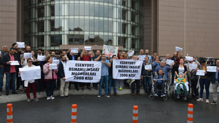 Esenyurt emlak mağdurları adliye önünde eylem yaptı Esenyurt emlak mağdurları adliye önünde eylem yaptı