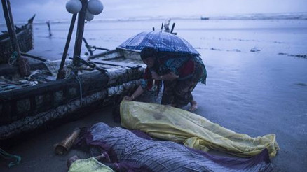 Tekneleri alabora oldu: 23 ölü, 40 kayıp