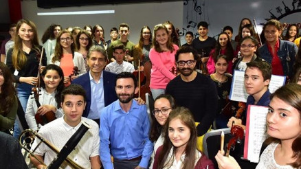 Aamir Khan Sulukule Orkestrasına şeflik yaptı