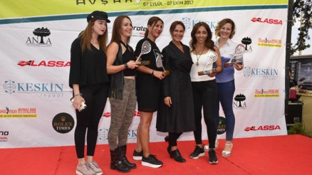 Hülya Avşar, Başkan Çetinle dostluk maçı yaptı