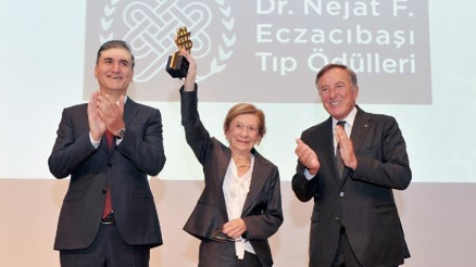 Eczacıbaşı Tıp Onur Ödülü Prof. Dr. Olcay Neyzi’ye