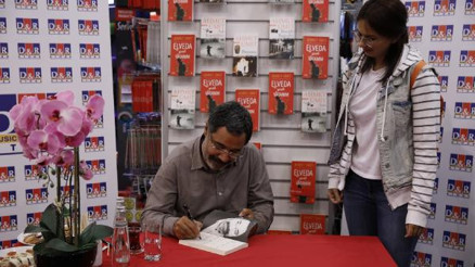 D&R Kitap Fuarı Ahmet Ümitle başladı