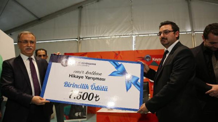 Hikaye yarışmasında dereceye girenler ödüllerini aldı