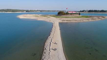 Yılda bir kez gerçekleşiyor... Sular çekildi, sevgi yolu ortaya çıktı