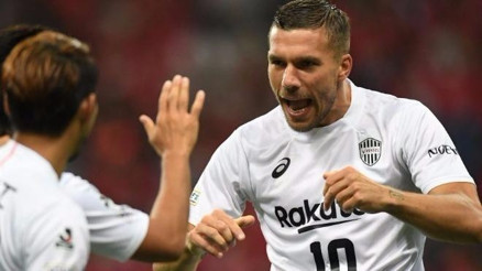 Podolski de kurtaramadı Kobe...