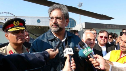 Pakistan Başbakanı Abbasi, Atak Helikopteriyle İstanbul turu attı
