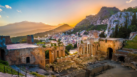 Sicilyanın incisi jet sosyetenin uğrak yeri: Taormina Sicilyanın incisi jet sosyetenin uğrak yeri: Taormina