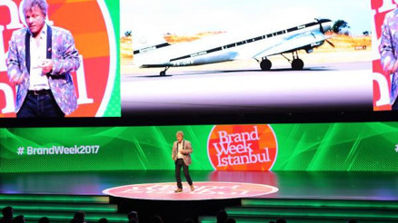 Iron Maiden’ın vokalisti Bruce Dickinson: Hayranlarımız müşteriye dönüşürse, belki Metallica hayranı olabilir