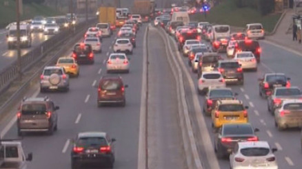 İstanbulda mesai çıkışı trafik şoku